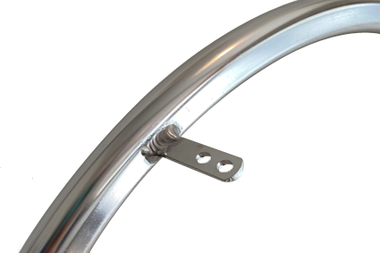 Duwring/hoepel tbv 24 inch wiel, ovaal model, bevestiging: 6 lippen verstelbaar, aluminium zilver buitendiameter circa 540mm, dikte circa 20mm, bevestiging/inbouw maat: 523mm (hoh gaten M5, lippen)